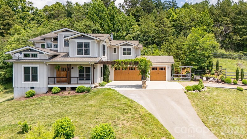 45 Barebridge Hills Dr, Asheville, NC 28804
