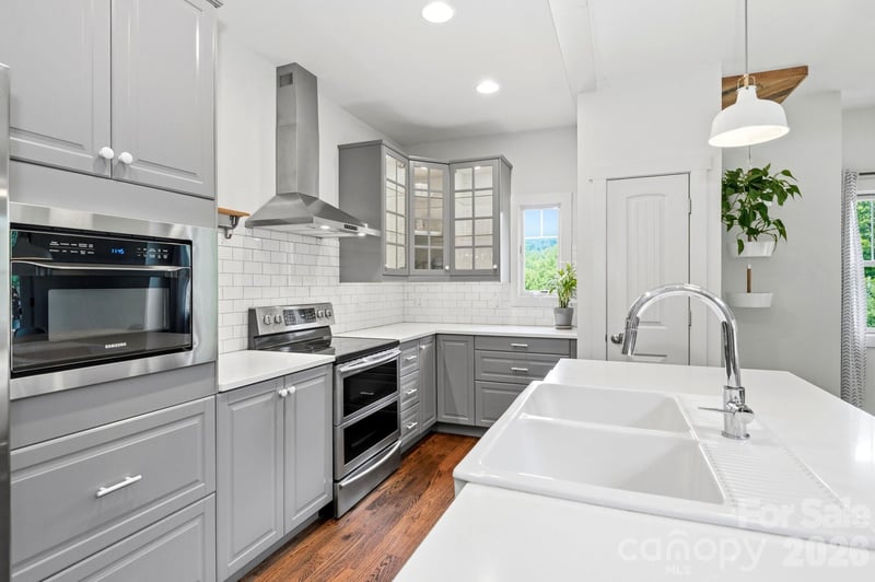 45 Barebridge Hills Dr, Asheville, NC 28804