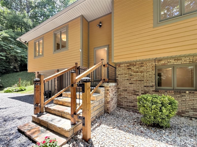 372 Shady Ridge Rd, Waynesville, NC 28785
