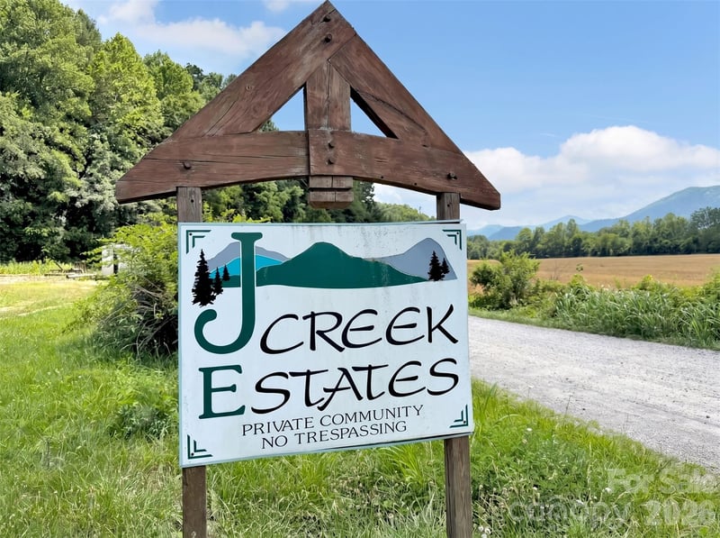 372 Shady Ridge Rd, Waynesville, NC 28785