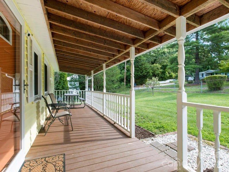 407 Hall St, Hendersonville, NC 28739