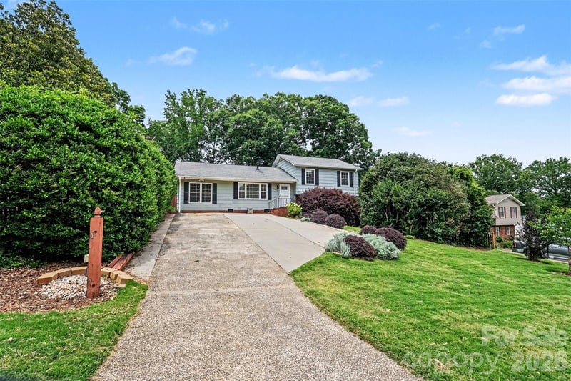1030 Mclaughlin Dr, Charlotte, NC 28212