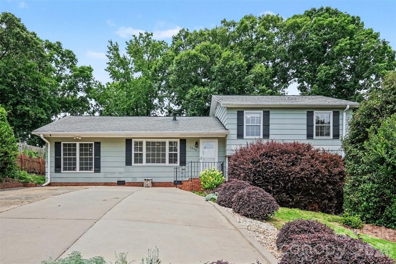 1030 Mclaughlin Dr, Charlotte, NC 28212