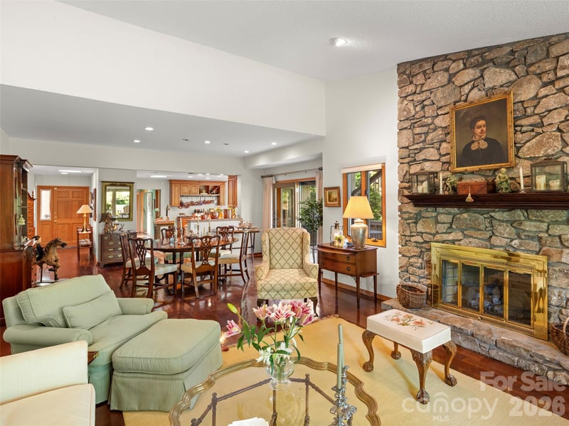 20 Clubside Dr, Asheville, NC 28804