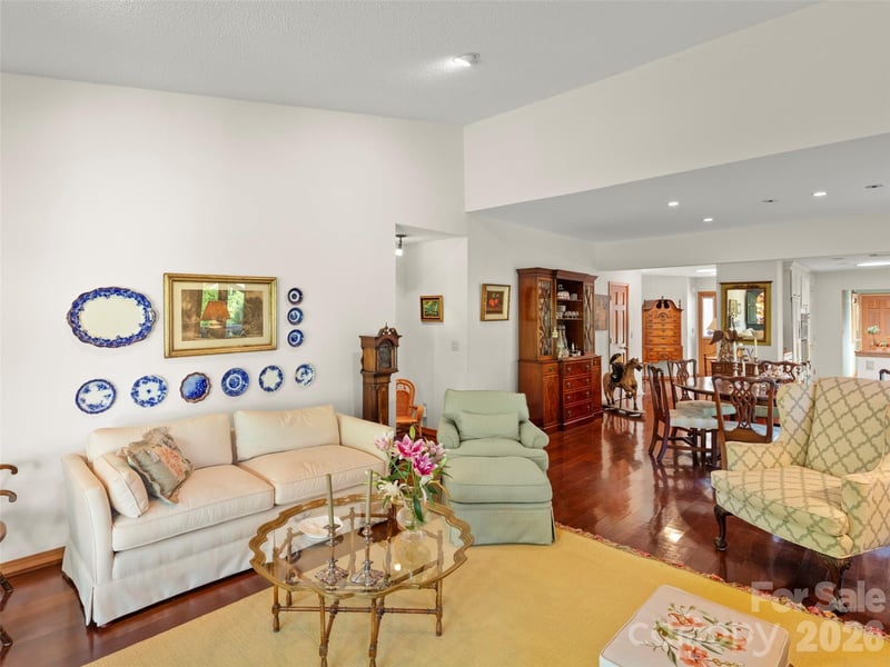 20 Clubside Dr, Asheville, NC 28804