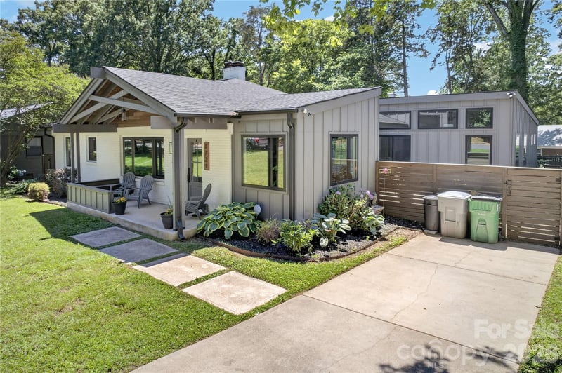 1721 Merry Oaks Rd, Charlotte, NC 28205