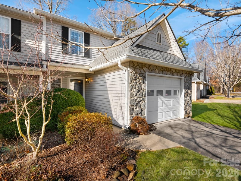 15 Willowick Dr, Asheville, NC 28803