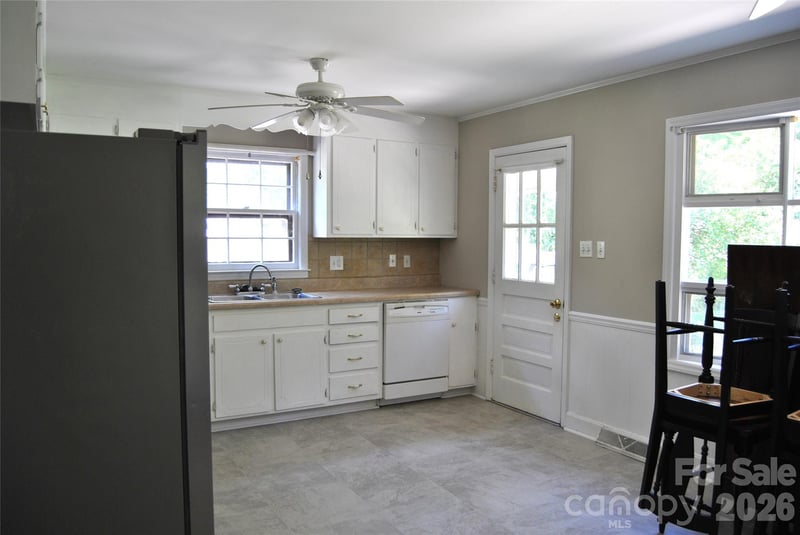 1427 Churchill Dr, Gastonia, NC 28054
