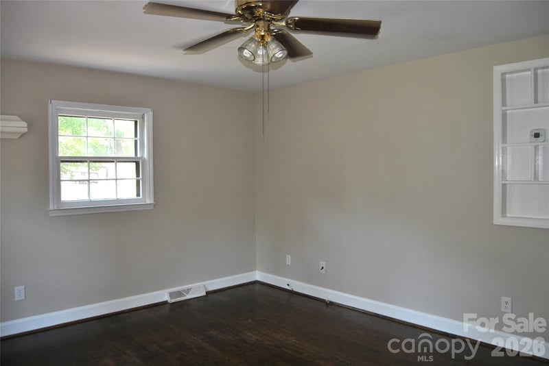 1427 Churchill Dr, Gastonia, NC 28054