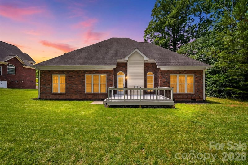 1110 Mayfield Cir, Conover, NC 28613