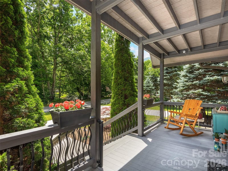 148 Campbell Creek Rd, Maggie Valley, NC 28751