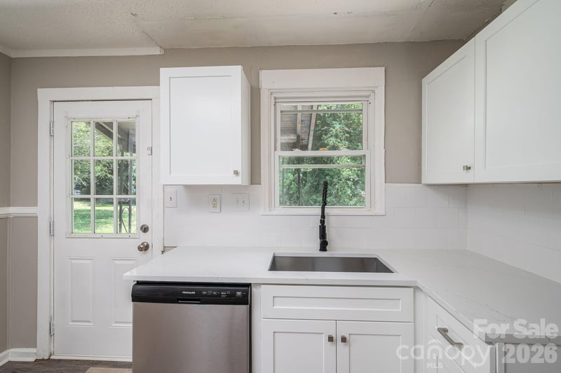 913 Edgemont Ave, Belmont, NC 28012