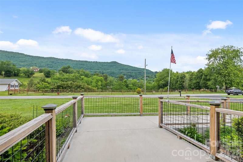 225 Valley View Ter, Waynesville, NC 28786