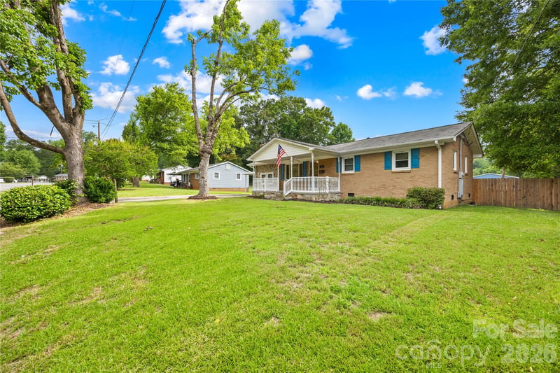 205 Gaddis Dr, Mount Holly, NC 28120