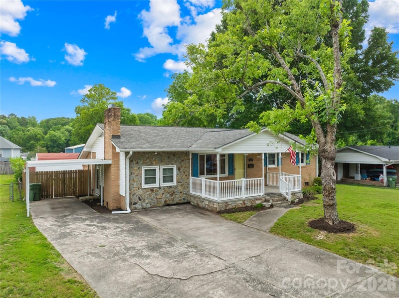 205 Gaddis Dr, Mount Holly, NC 28120