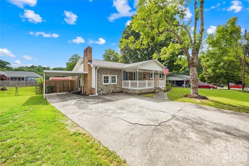205 Gaddis Dr, Mount Holly, NC 28120