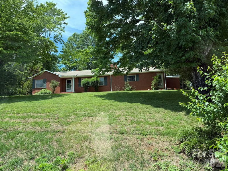 901 Ridgecrest Dr, Lenoir, NC 28645