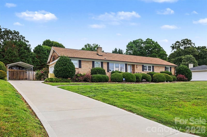 114 Carderock Ct, Charlotte, NC 28214