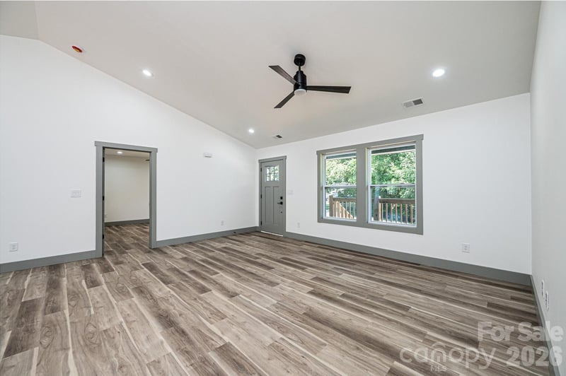 2033 Bailey Dr, Hickory, NC 28601