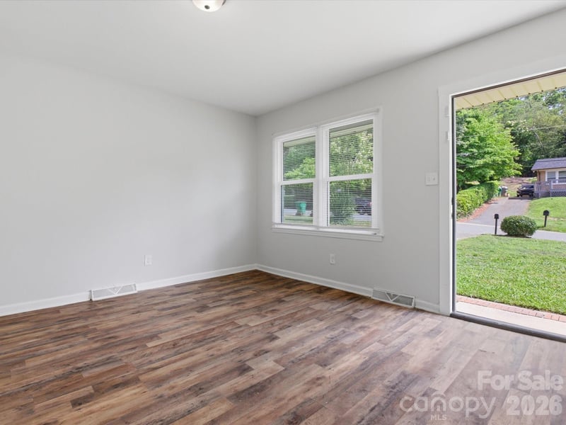 622 Dunbrook Ln, Charlotte, NC 28217