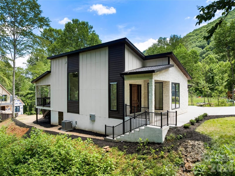 23 Early Spring Way, Leicester, NC 28748