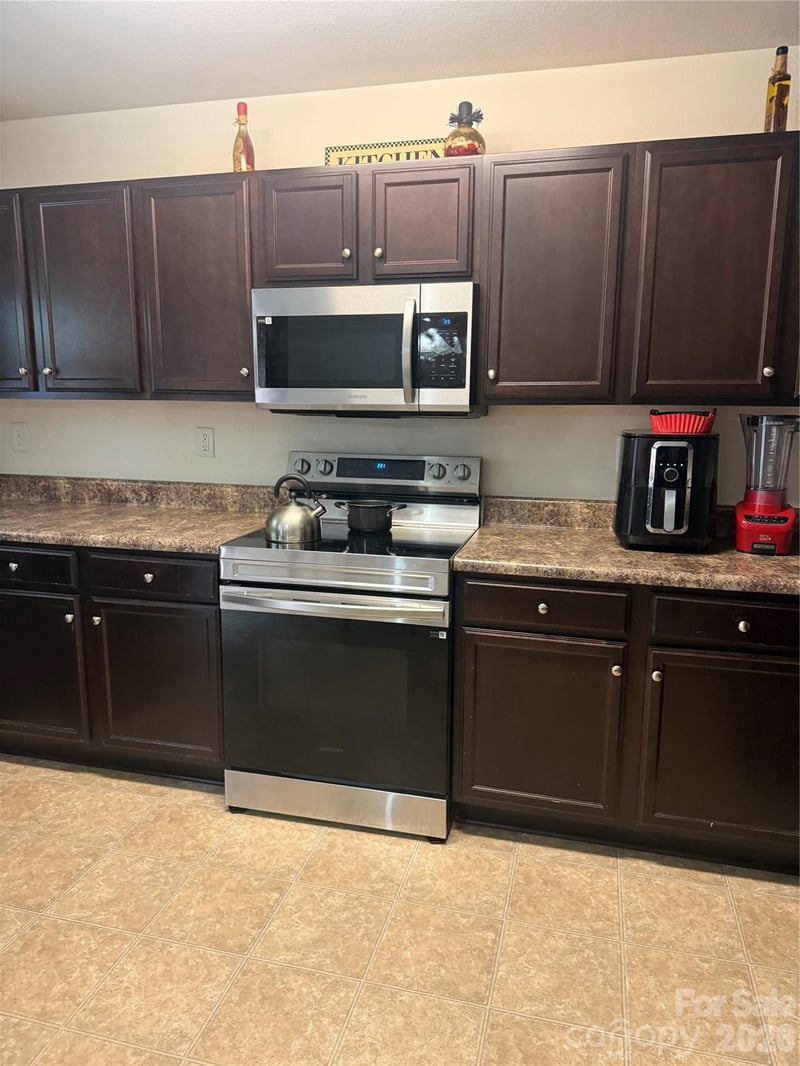 9424 Quilting Bee Ln, Charlotte, NC 28216