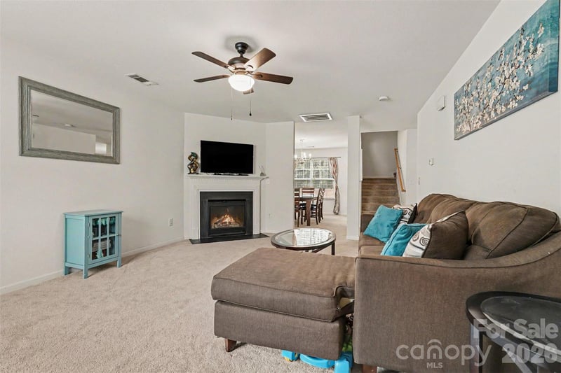 9424 Quilting Bee Ln, Charlotte, NC 28216