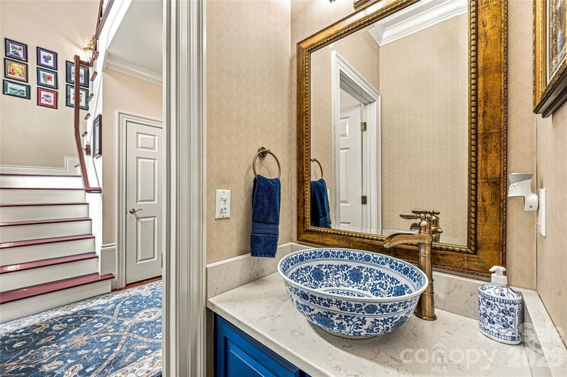 11 Tiverton Ln, Asheville, NC 28803