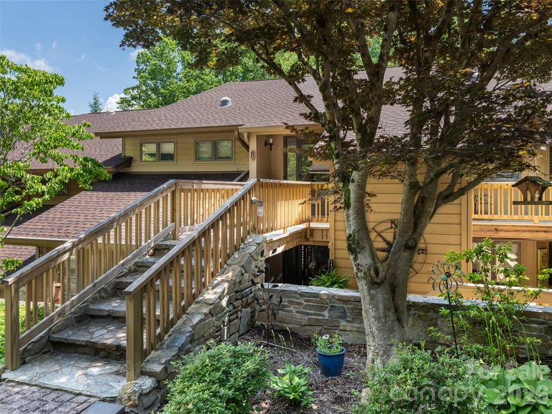 112 Live Oak Ln, Hendersonville, NC 28791