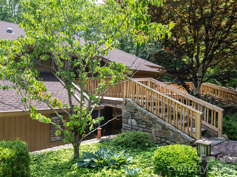112 Live Oak Ln, Hendersonville, NC 28791