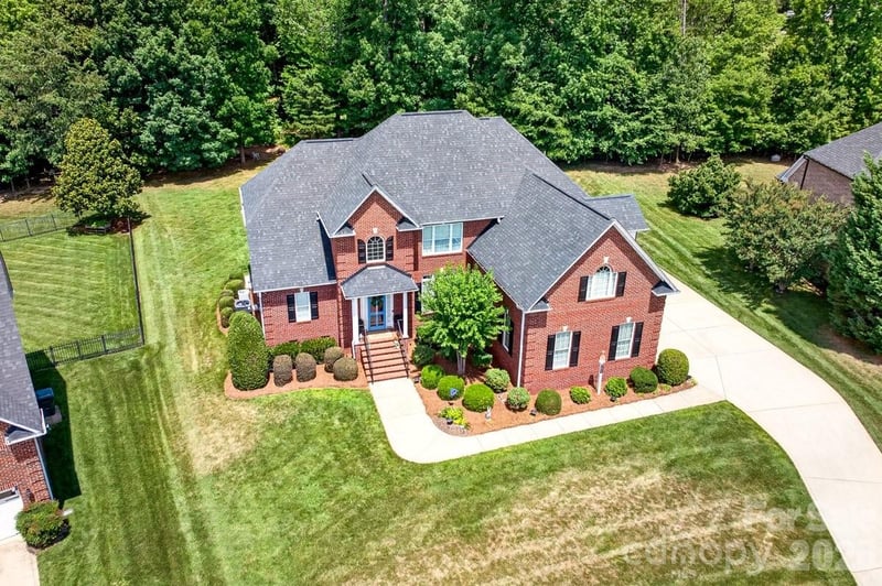 5633 Old Town Ln, Gastonia, NC 28056
