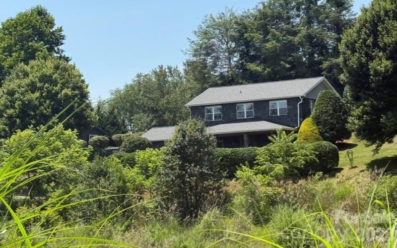 195 Oak Ln, Mars Hill, NC 28754
