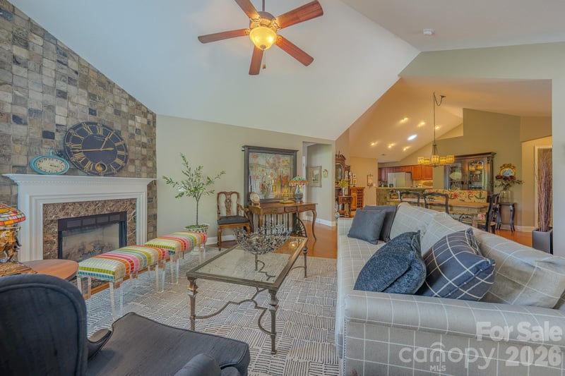 52 Mountain Meadow Cir, Weaverville, NC 28787
