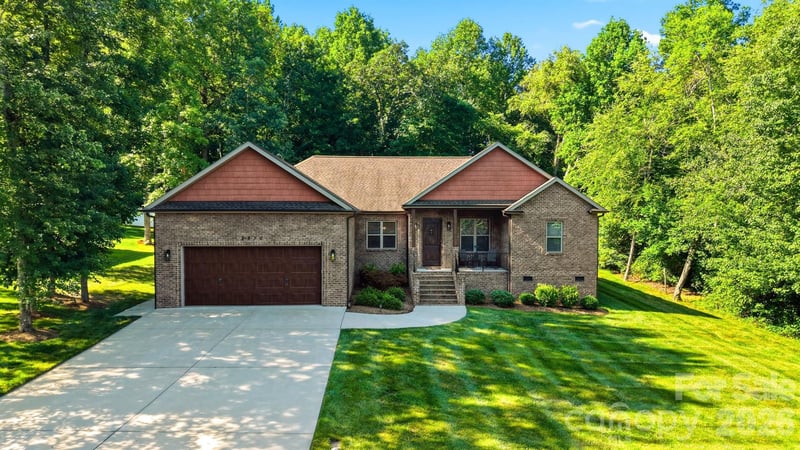 2630 36th Ave, Hickory, NC 28601