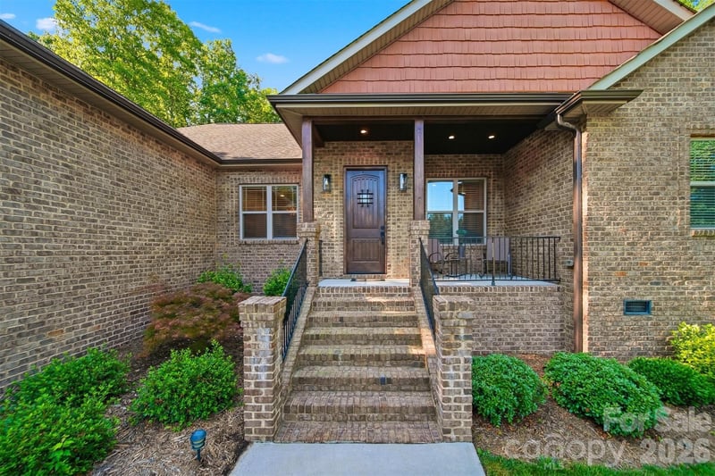 2630 36th Ave, Hickory, NC 28601