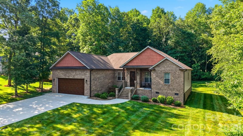 2630 36th Ave, Hickory, NC 28601