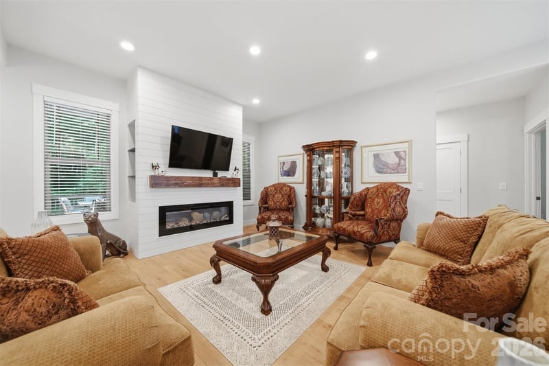 2630 36th Ave, Hickory, NC 28601