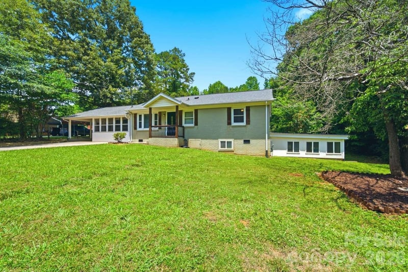 211 Valleydale Dr, Gastonia, NC 28056