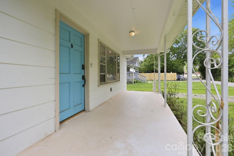 31 Edwards St, Waynesville, NC 28786