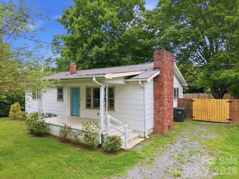 31 Edwards St, Waynesville, NC 28786