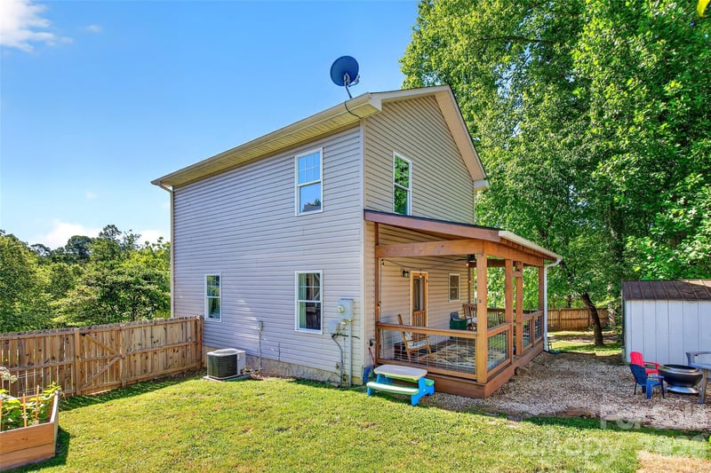 12 Jubilee Cir, Black Mountain, NC 28711
