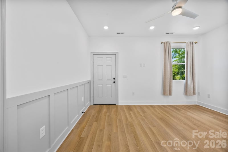 1003 College Blvd, Dallas, NC 28034