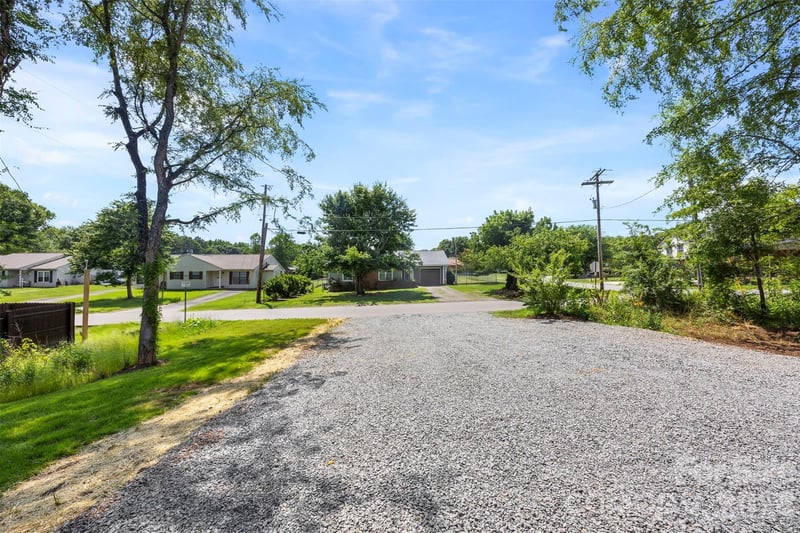 1003 College Blvd, Dallas, NC 28034