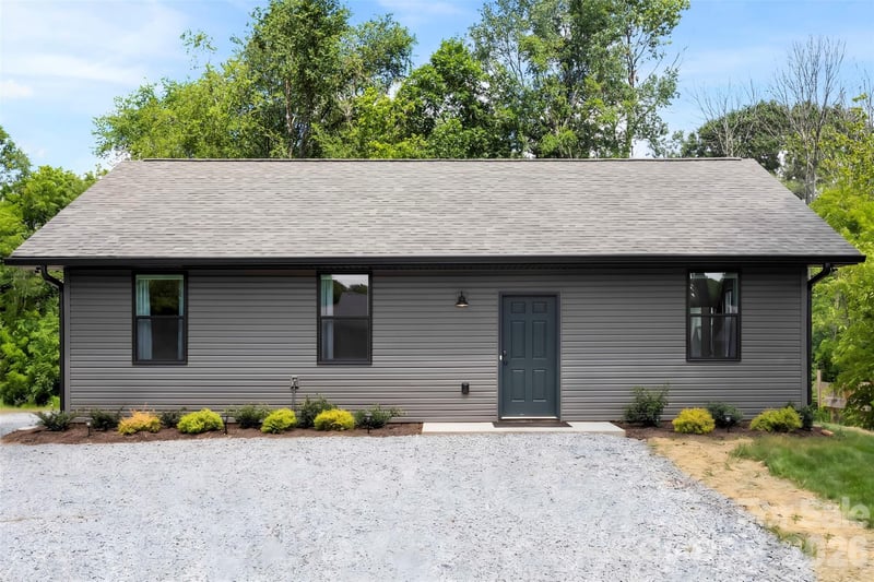 1003 College Blvd, Dallas, NC 28034