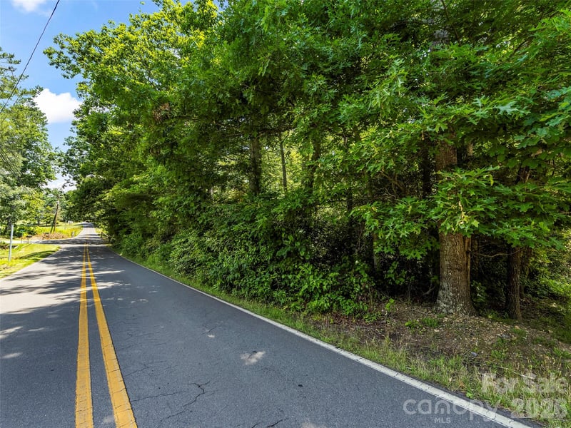 742 Hiawassee Ave, Black Mountain, NC 28711