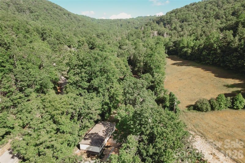 17 Hickory Acres Rd, Hendersonville, NC 28792