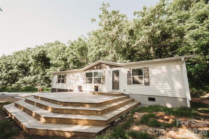 17 Hickory Acres Rd, Hendersonville, NC 28792