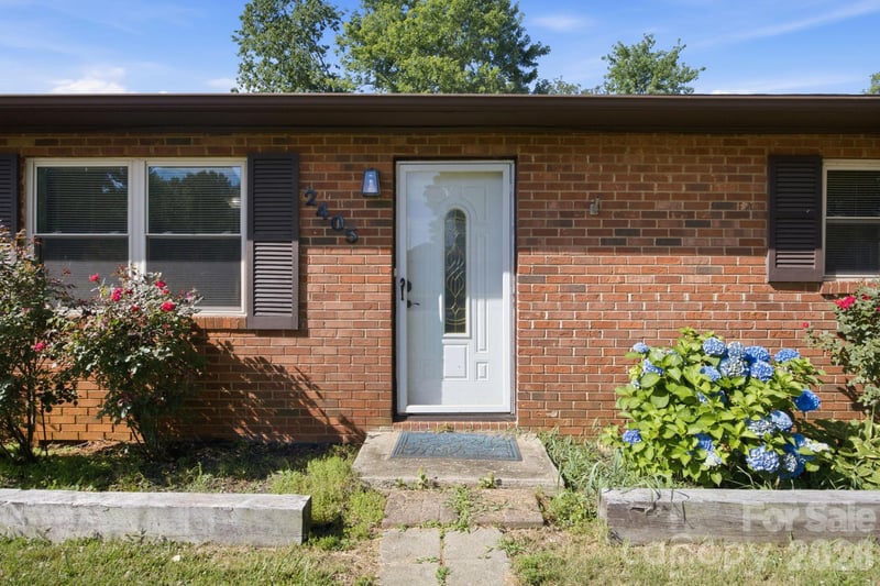 2405 2nd St, Statesville, NC 28677