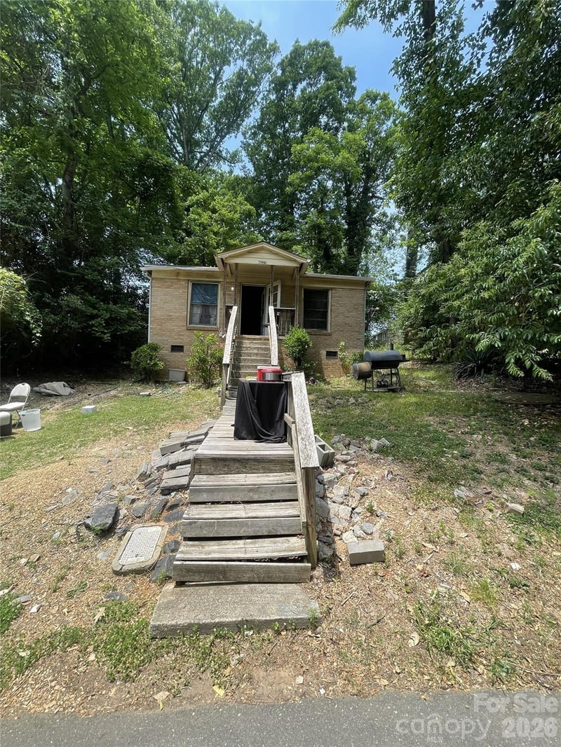4025 Plato Cir, Charlotte, NC 28208