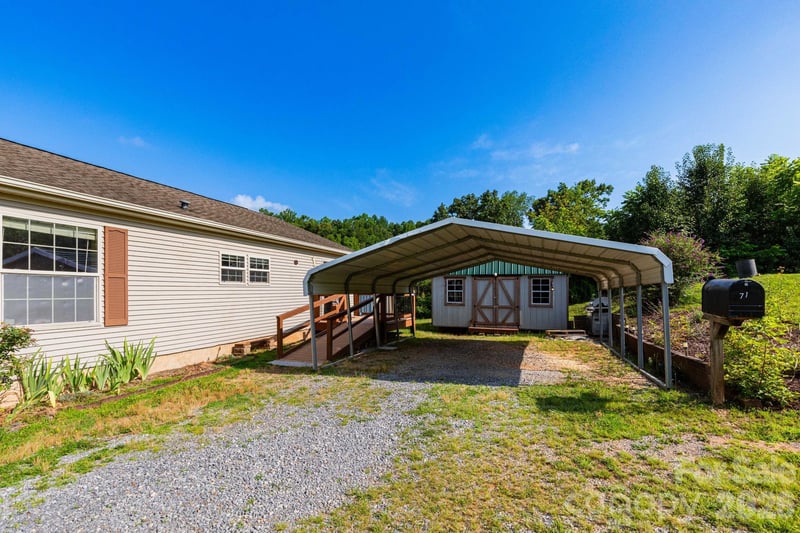 71 Teachers Ln, Canton, NC 28716
